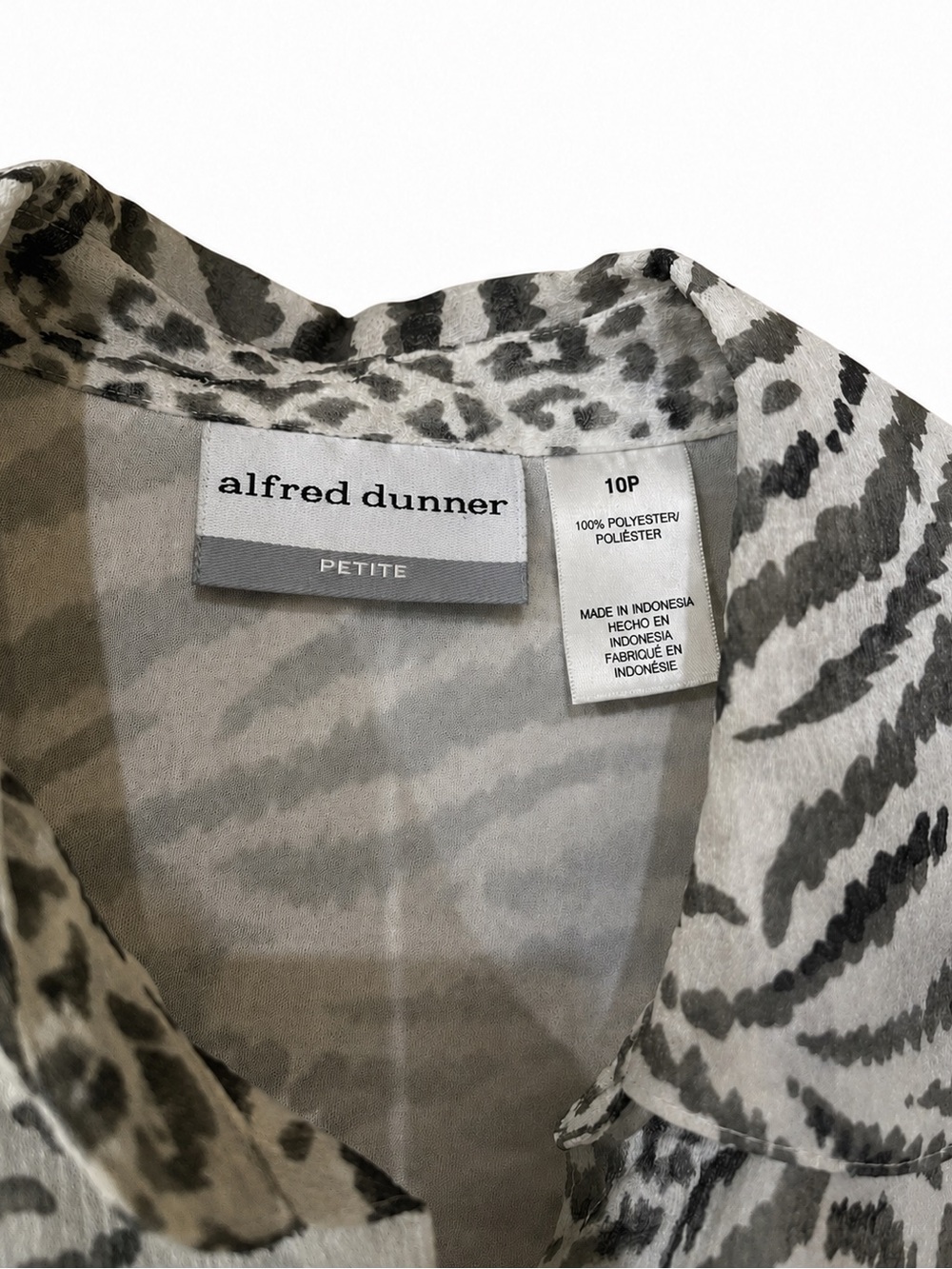 Alfred Dunner Petite Gray Zebra Stripe Lined Sheer Button Front Blouse Size 10P - Picture 5 of 5